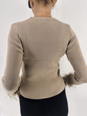SWETER BEŻOWY Z ŁEZKĄ I PIÓREM