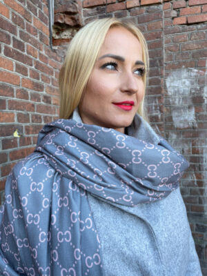 SZAL WZORZYSTY SZARO-PUDROWY