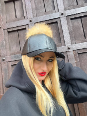 CZAPKA Z DASZKIEM CZARNA