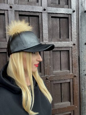 CZAPKA Z DASZKIEM CZARNA