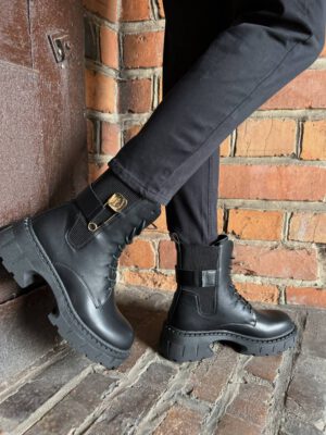 WORKER MILO SZNUROWANY